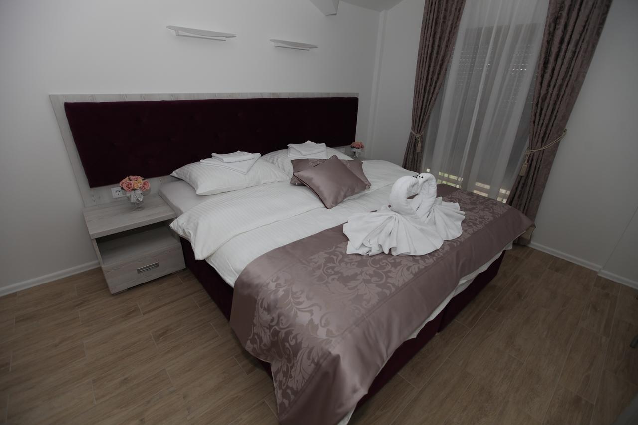 Apis Hotel 特雷比涅 外观 照片