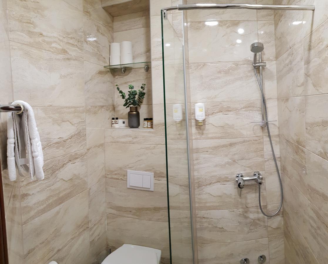 Apis Hotel 特雷比涅 外观 照片