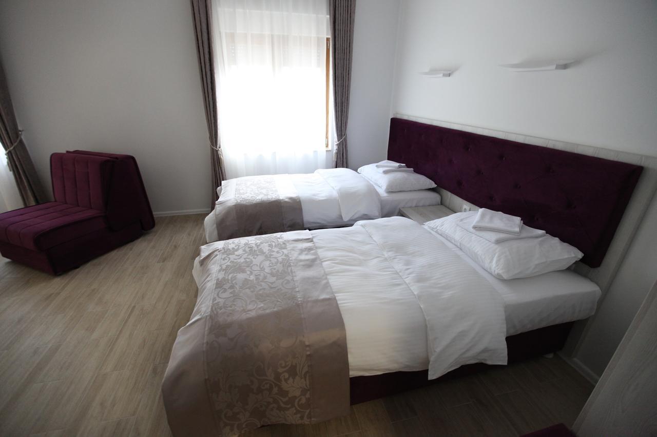 Apis Hotel 特雷比涅 外观 照片